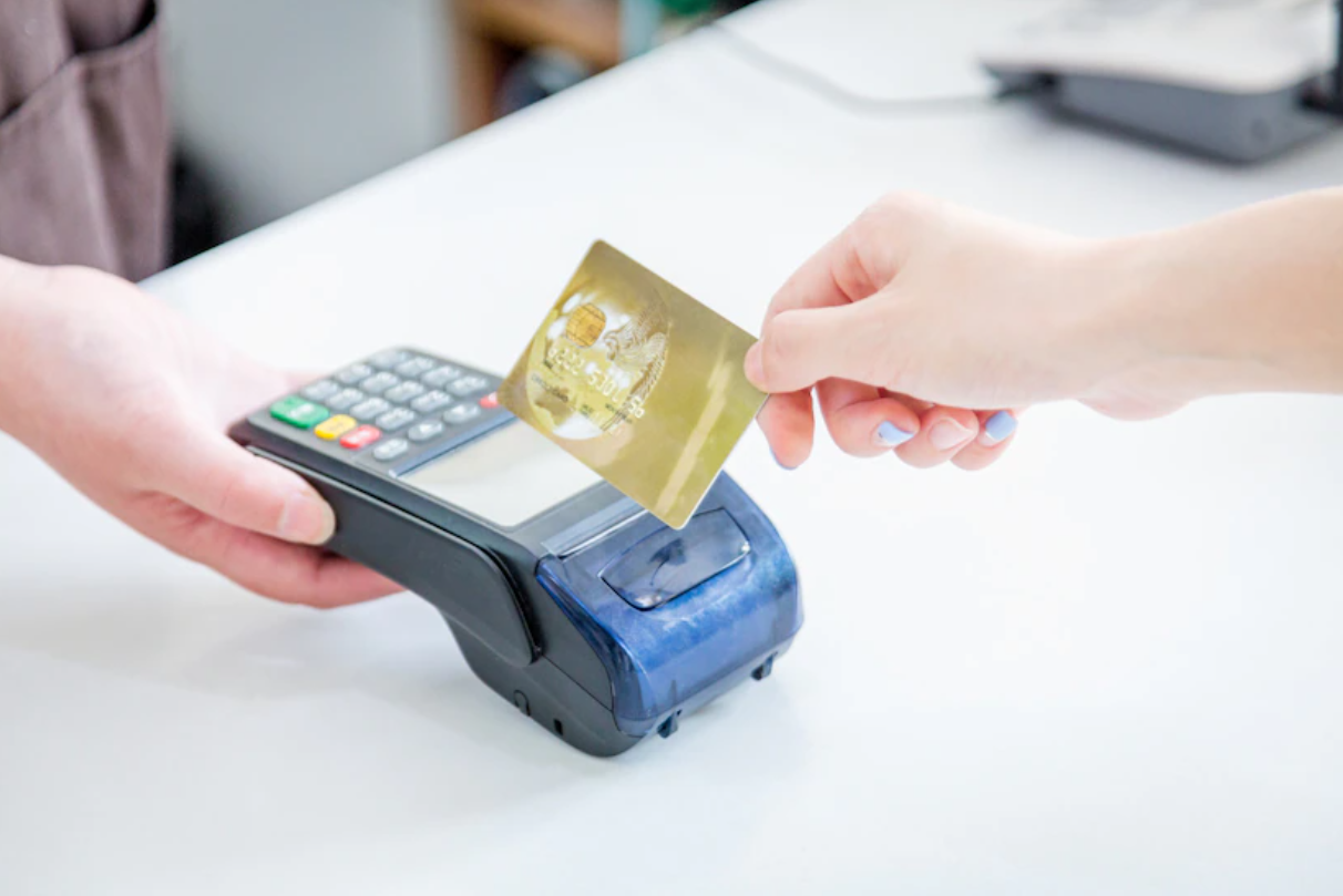 Cara Menggunakan Kartu Debit untuk Belanja di 4 E-Commerce Besar
